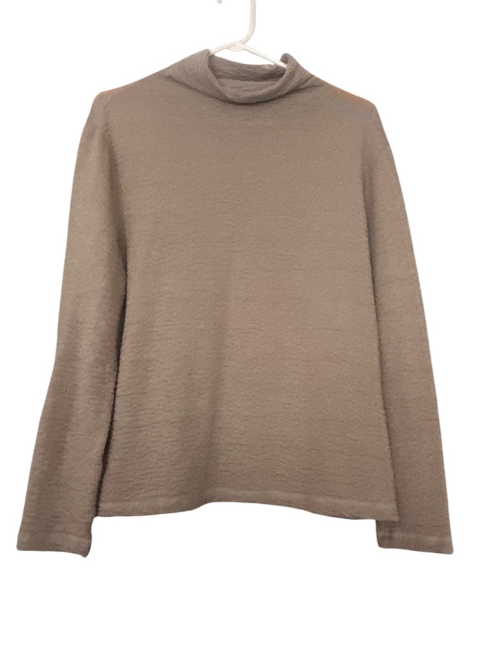 Sno Skins Neutral Taupe Turtleneck Long Sleeve Top Size Large 📦